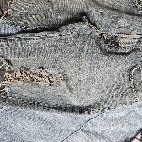 Distressed Men's Jeans - Picture 12 of 14